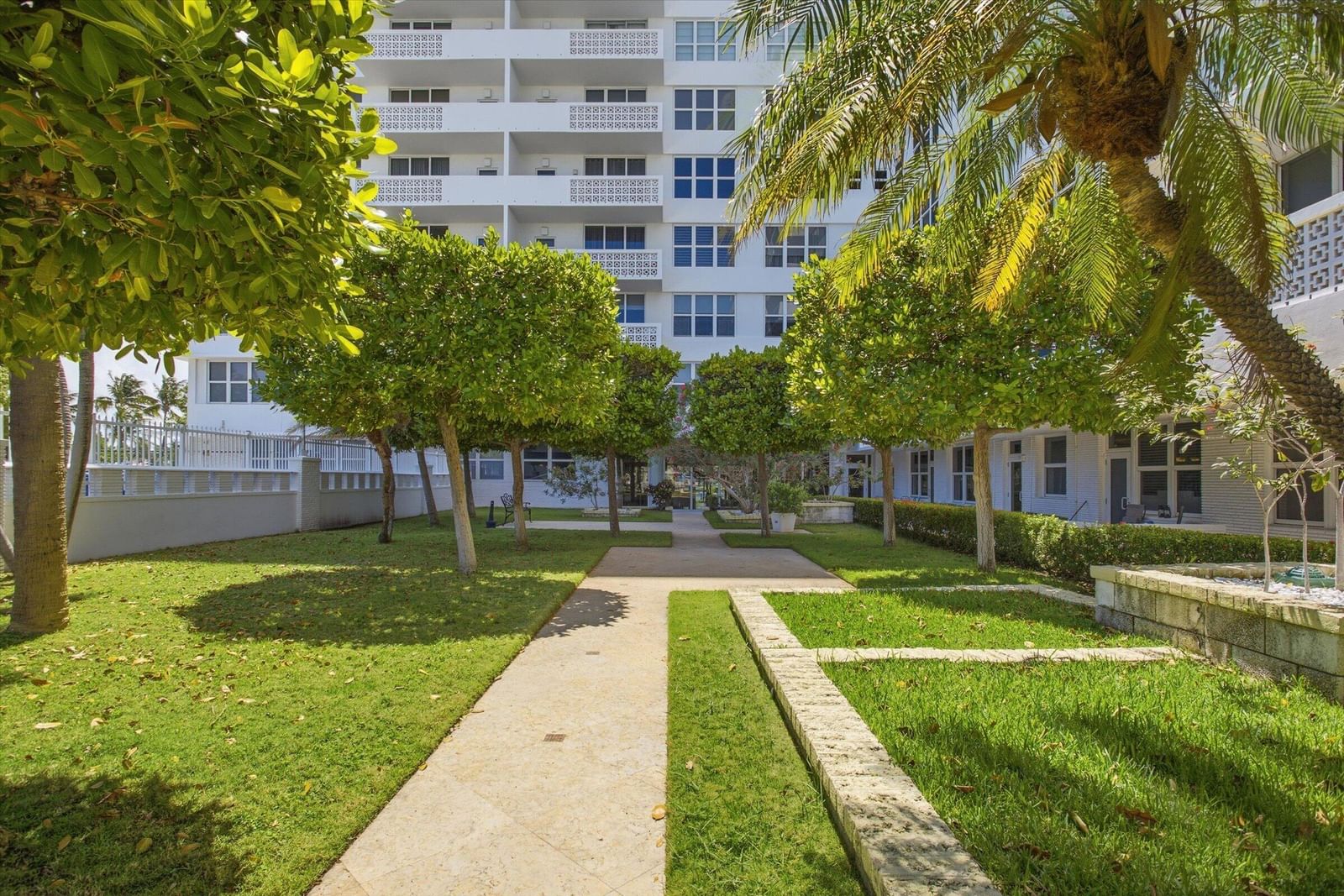 Real estate property located at 4747 Collins #1109, Miami-dade, Mimosa Condo, Miami Beach, FL, US