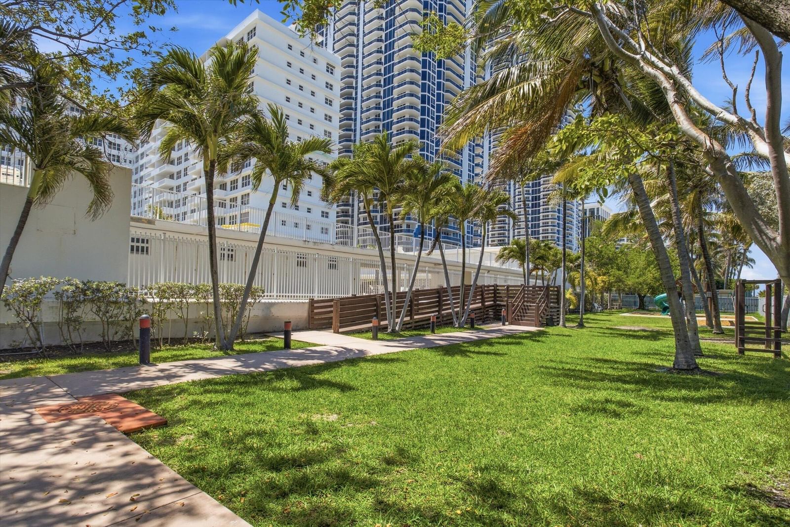 Real estate property located at 4747 Collins #1109, Miami-dade, Mimosa Condo, Miami Beach, FL, US