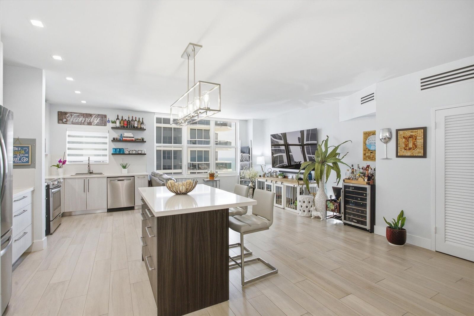 Real estate property located at 4747 Collins #1109, Miami-dade, Mimosa Condo, Miami Beach, FL, US
