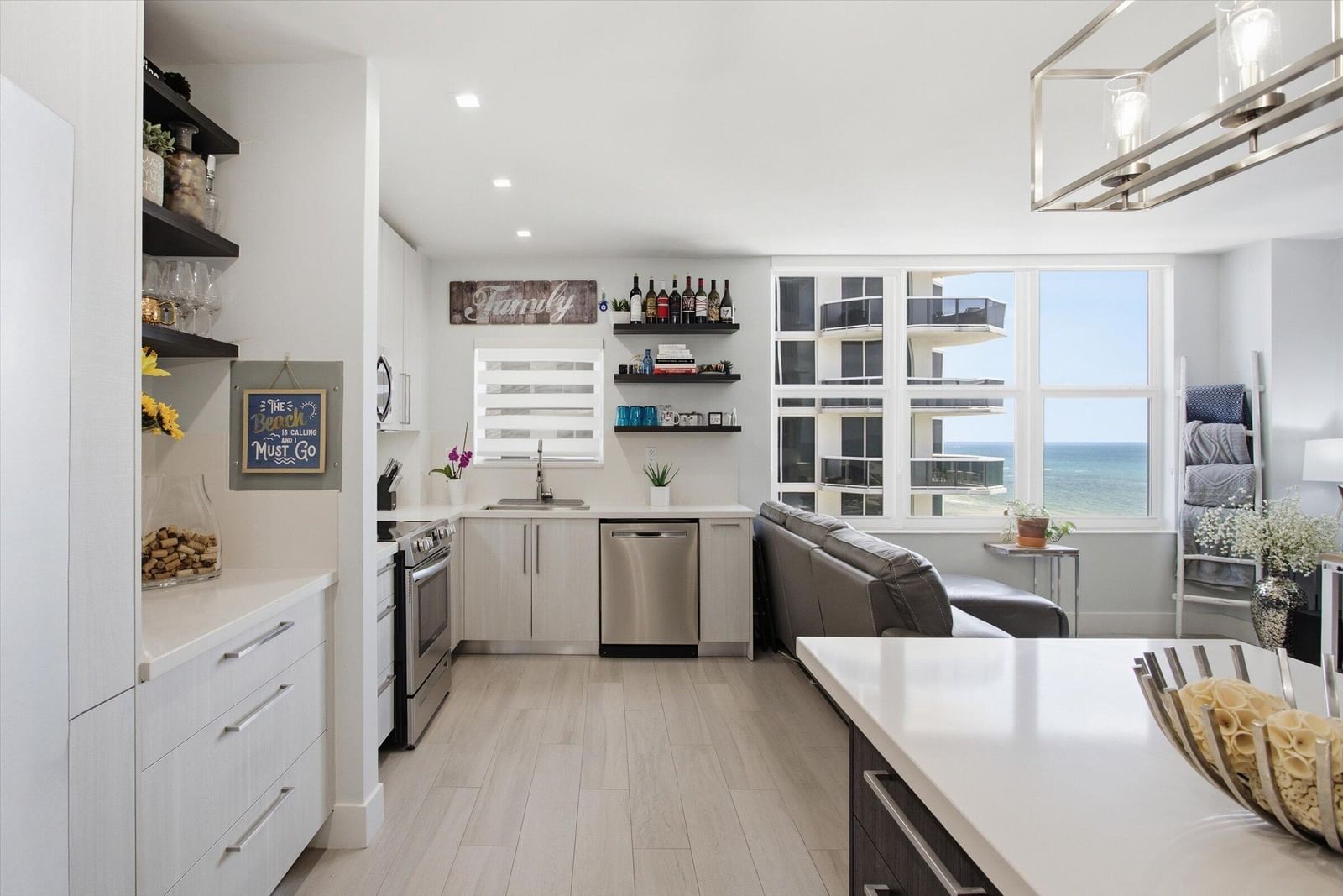 Real estate property located at 4747 Collins #1109, Miami-dade, Mimosa Condo, Miami Beach, FL, US