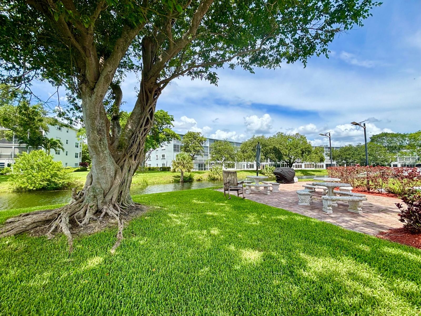 Real estate property located at 2069 Oakridge F Unit 2069, Broward, Oakridge F Condo, Deerfield Beach, FL, US