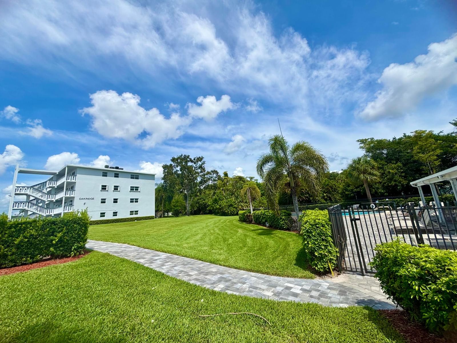 Real estate property located at 2069 Oakridge F Unit 2069, Broward, Oakridge F Condo, Deerfield Beach, FL, US