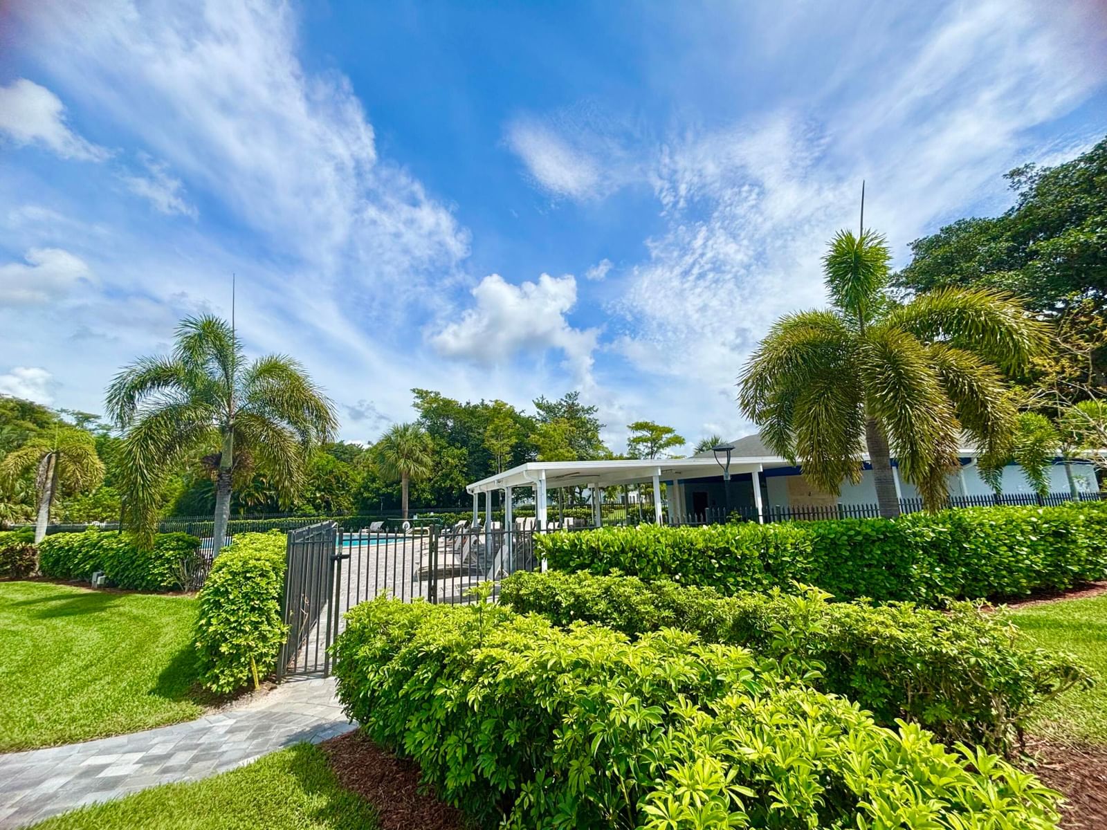 Real estate property located at 2069 Oakridge F Unit 2069, Broward, Oakridge F Condo, Deerfield Beach, FL, US