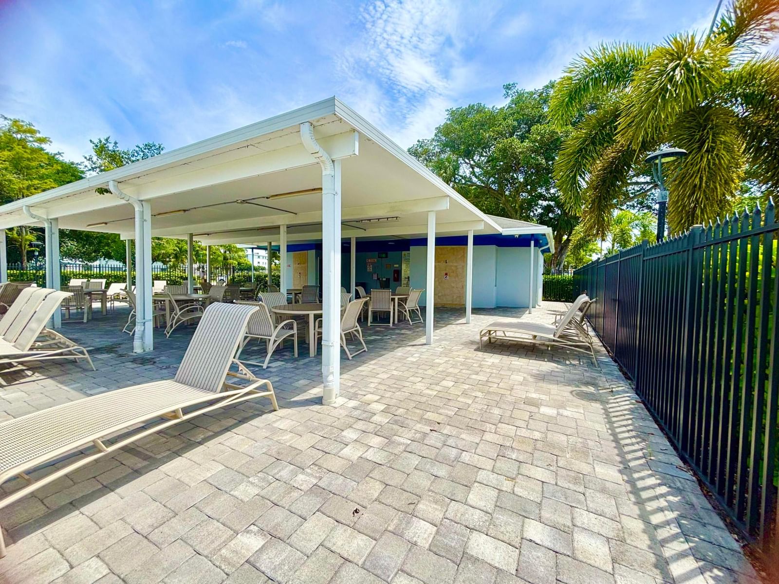 Real estate property located at 2069 Oakridge F Unit 2069, Broward, Oakridge F Condo, Deerfield Beach, FL, US