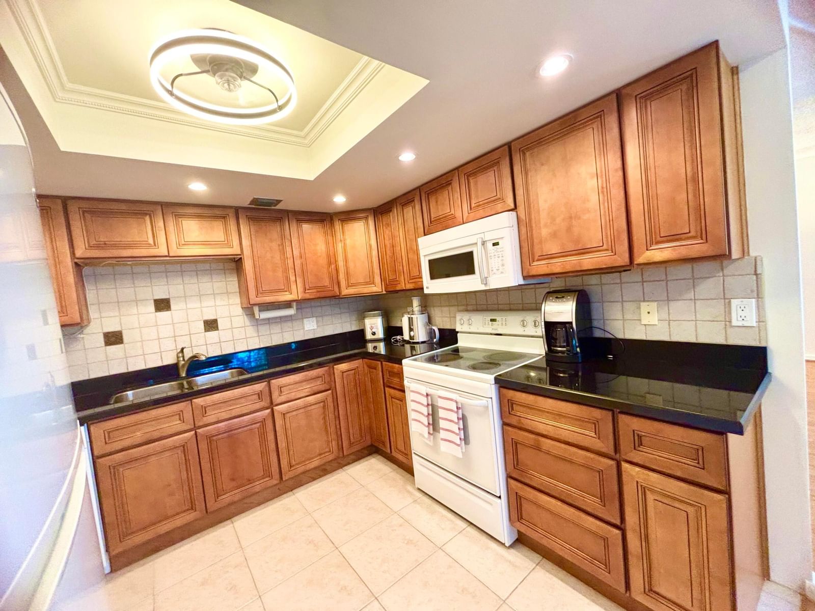 Real estate property located at 2069 Oakridge F Unit 2069, Broward, Oakridge F Condo, Deerfield Beach, FL, US