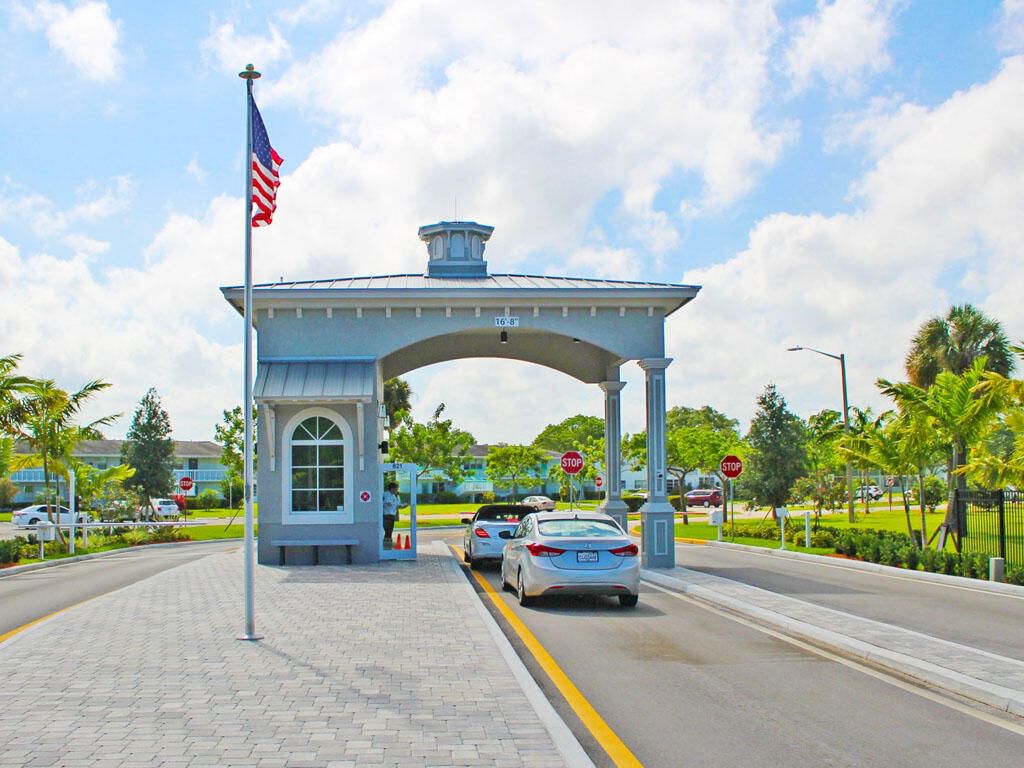 Real estate property located at 2069 Oakridge F Unit 2069, Broward, Oakridge F Condo, Deerfield Beach, FL, US
