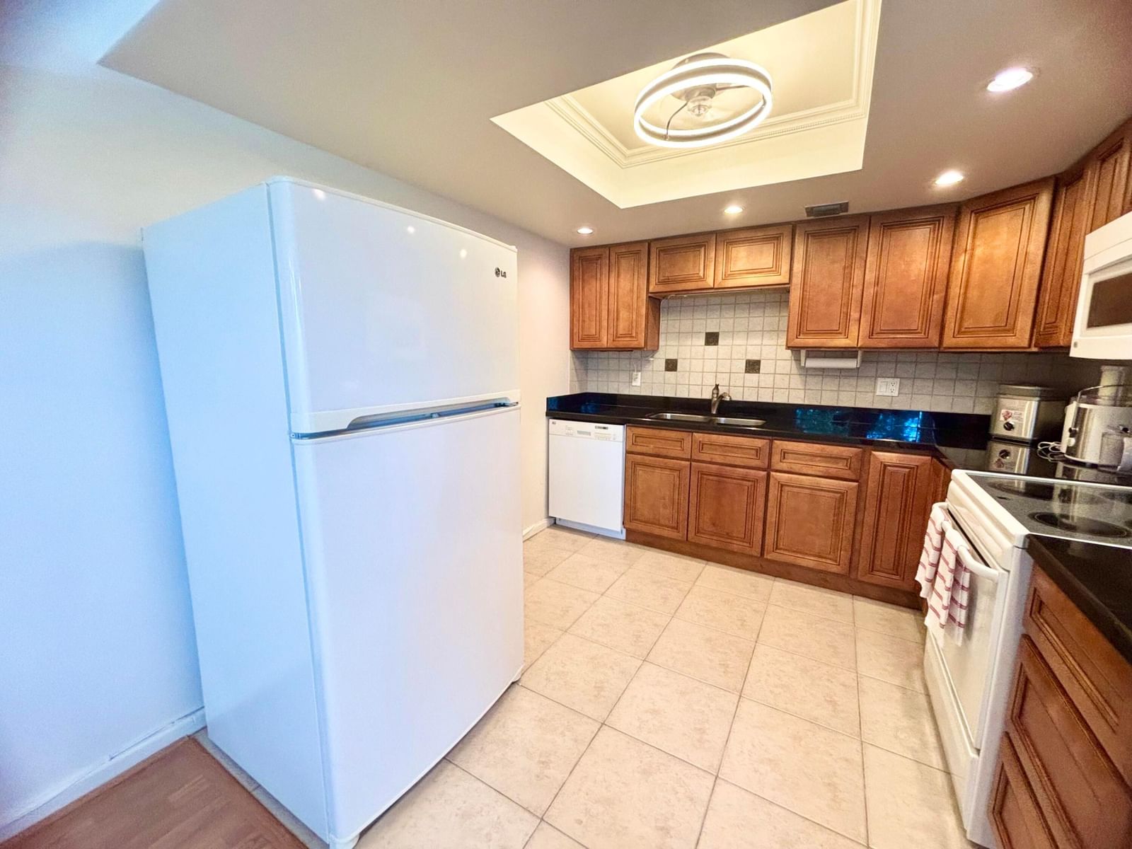 Real estate property located at 2069 Oakridge F Unit 2069, Broward, Oakridge F Condo, Deerfield Beach, FL, US