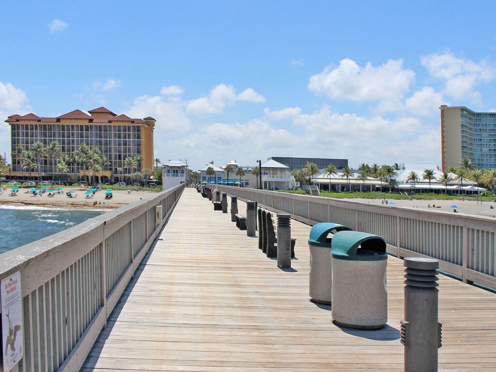 Real estate property located at 2069 Oakridge F Unit 2069, Broward, Oakridge F Condo, Deerfield Beach, FL, US