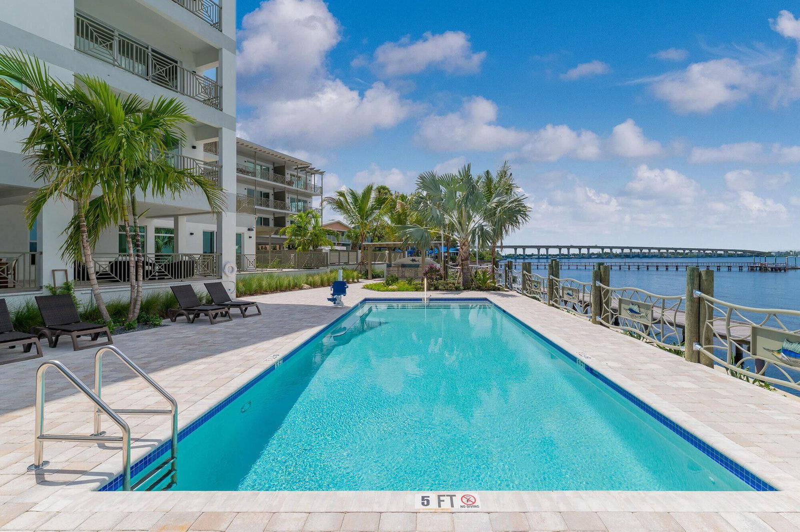 Real estate property located at 41 Seminole #305, Martin, Sailfish Cove Condominium, Stuart, FL, US