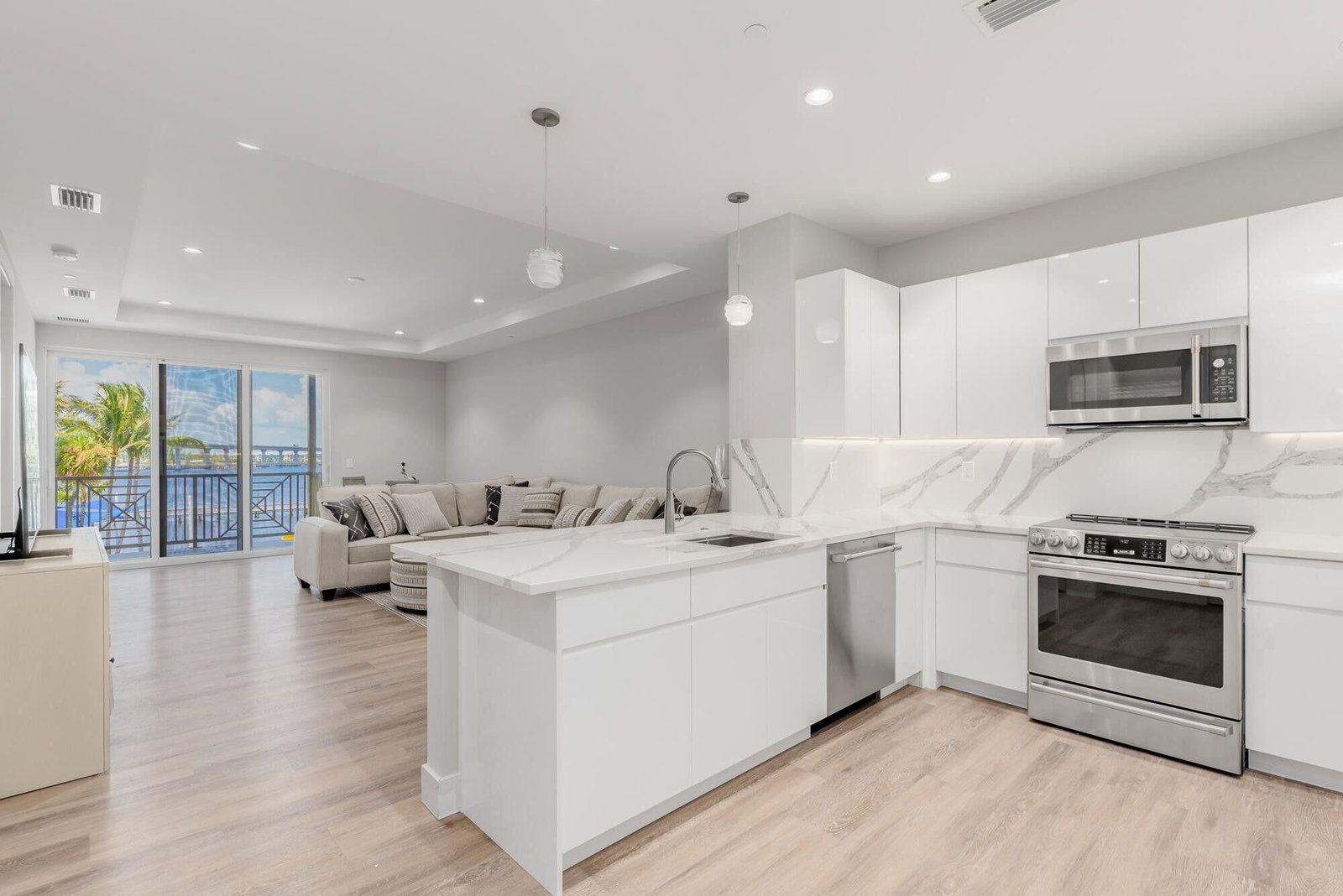 Real estate property located at 41 Seminole #305, Martin, Sailfish Cove Condominium, Stuart, FL, US