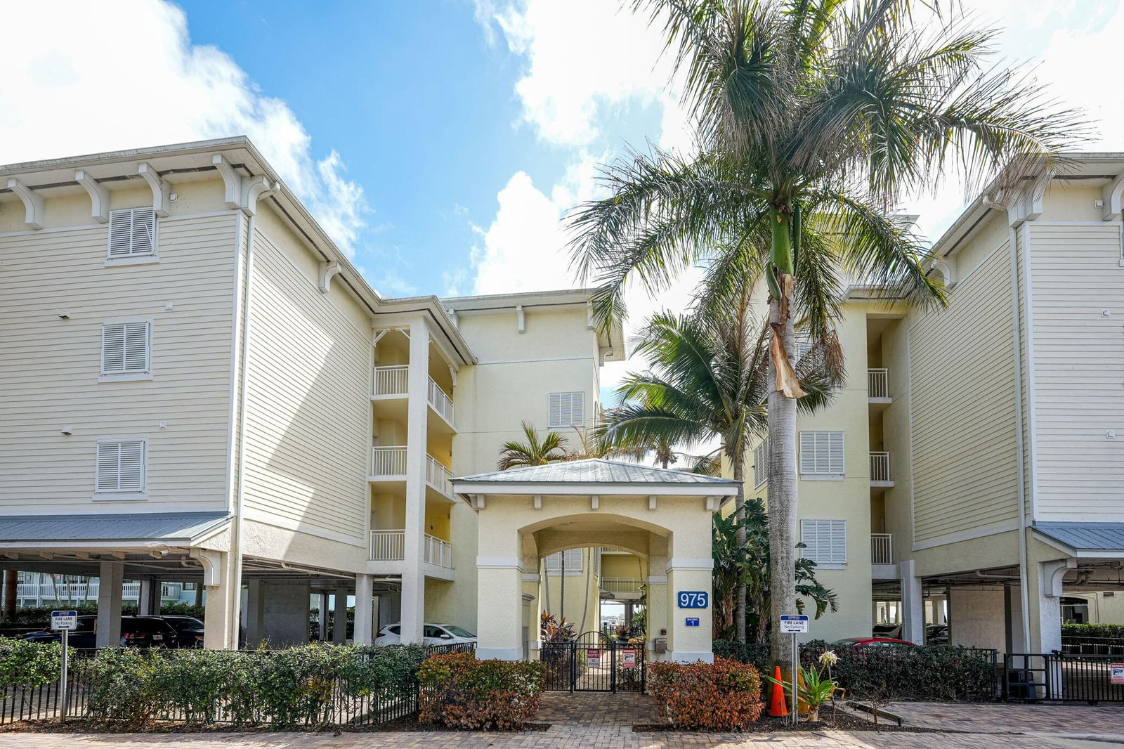 Real estate property located at 975 Flagler #302, Martin, Harborage Yacht Condo, Stuart, FL, US