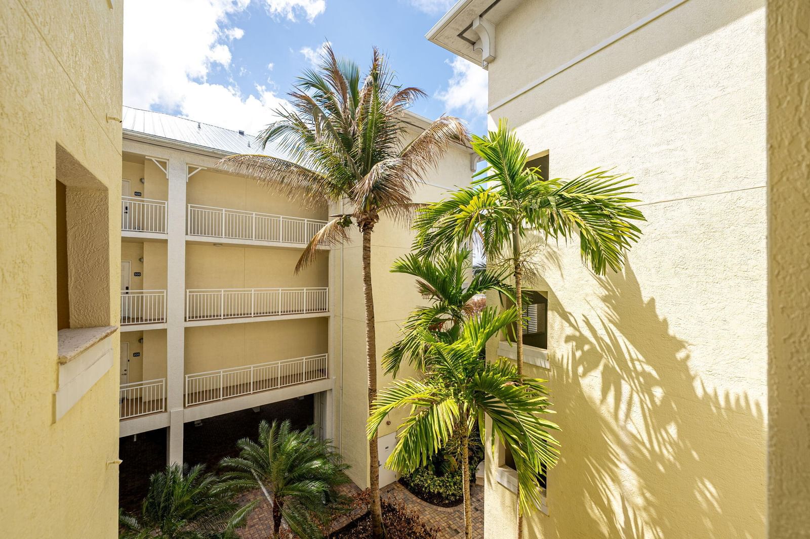 Real estate property located at 975 Flagler #302, Martin, Harborage Yacht Condo, Stuart, FL, US