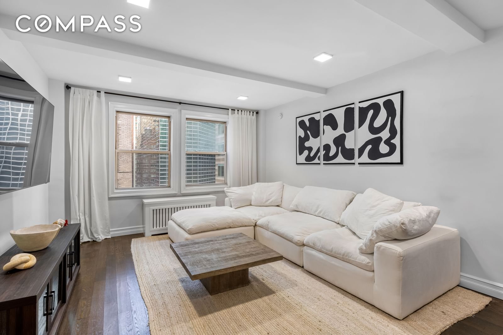Real estate property located at 321 43rd #812, NewYork, Midtown East, New York City, NY