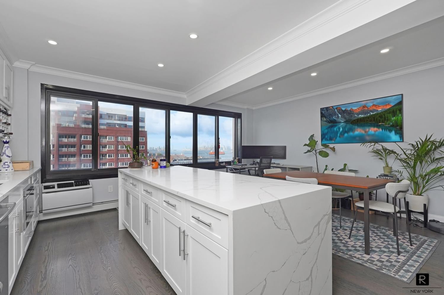Real estate property located at 10 Bay #6-L, Richmond, St. George, New York City, NY
