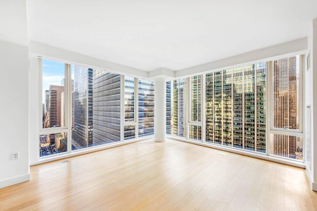 Real estate property located at 135 52nd #33C, NewYork, Theater District, New York City, NY