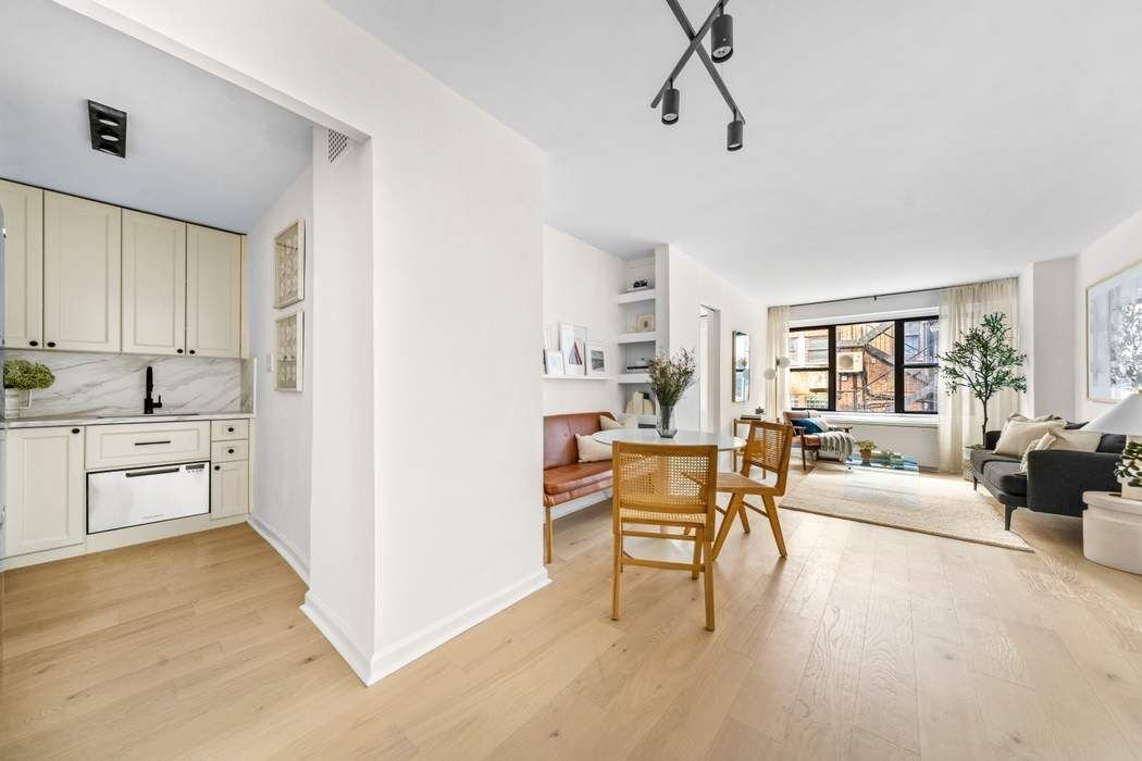 Real estate property located at 220 57th #4J, NewYork, Midtown Central, New York City, NY