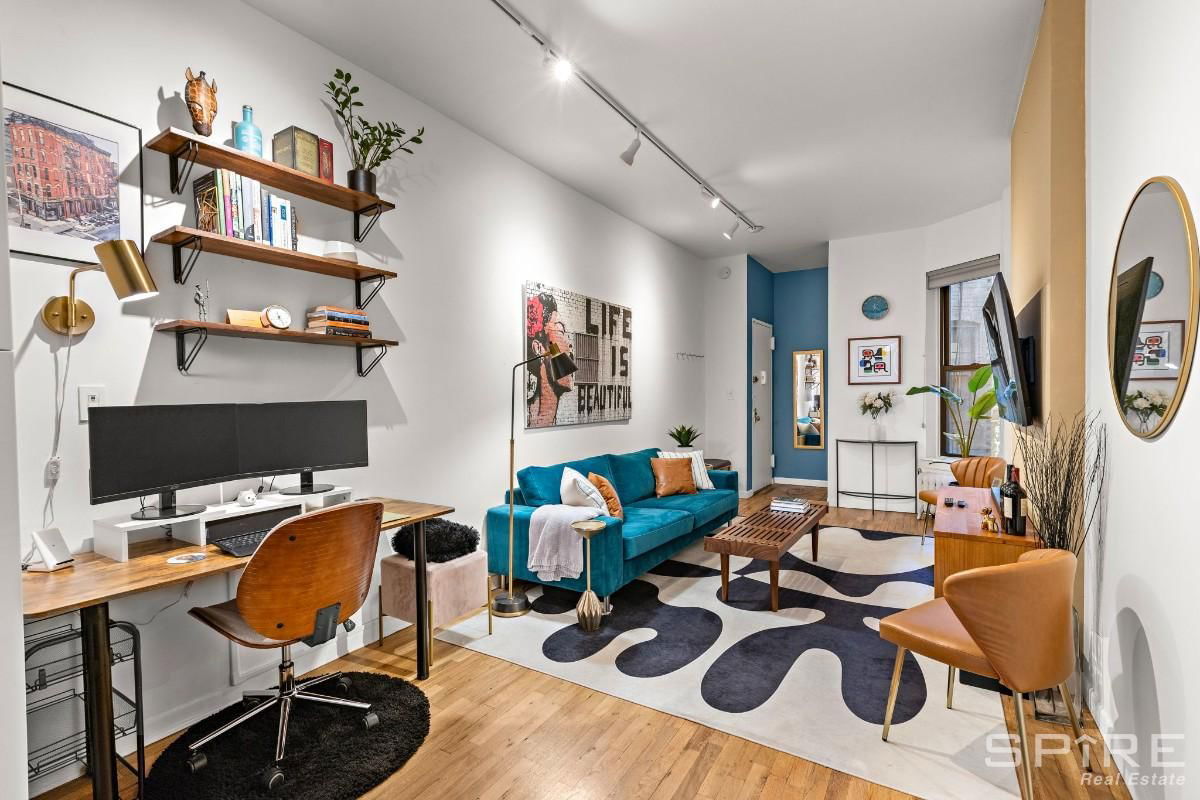 Real estate property located at 320 17th #2FW, NewYork, Chelsea, New York City, NY