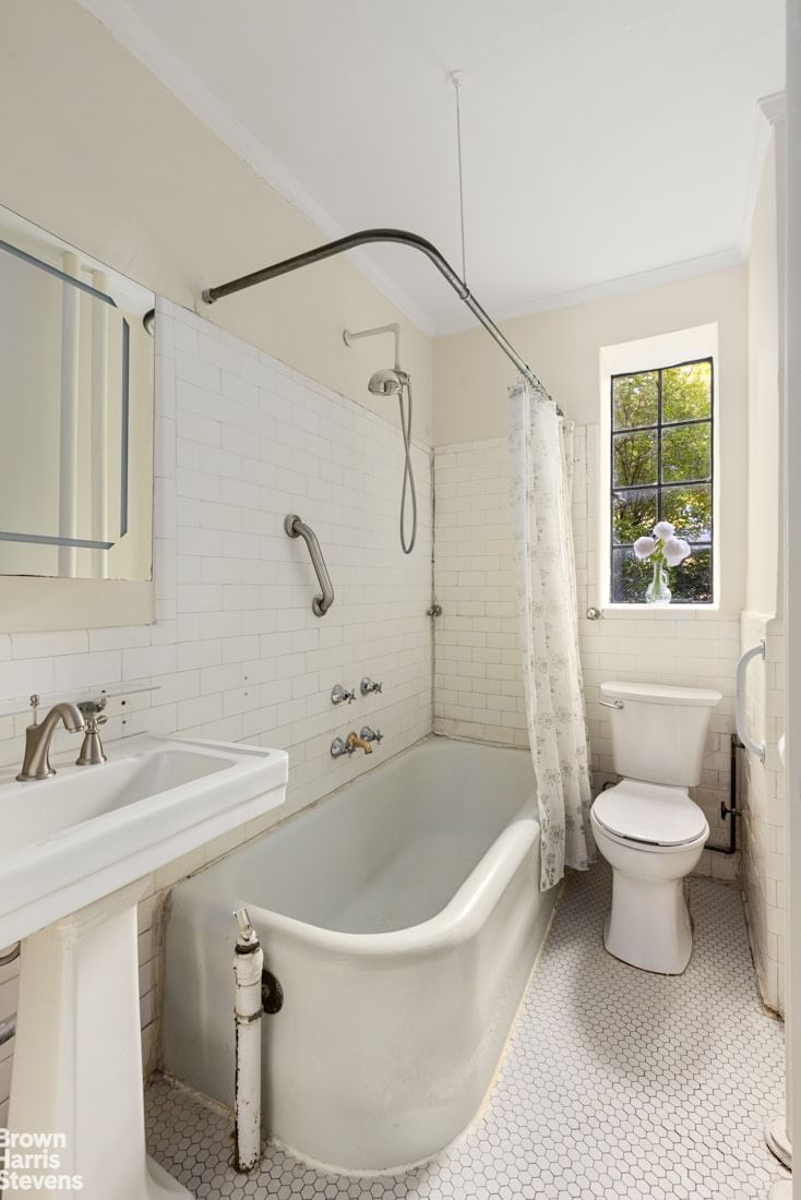 Real estate property located at 116 PINEHURST D11, New York, Hudson Heights, New York City, NY