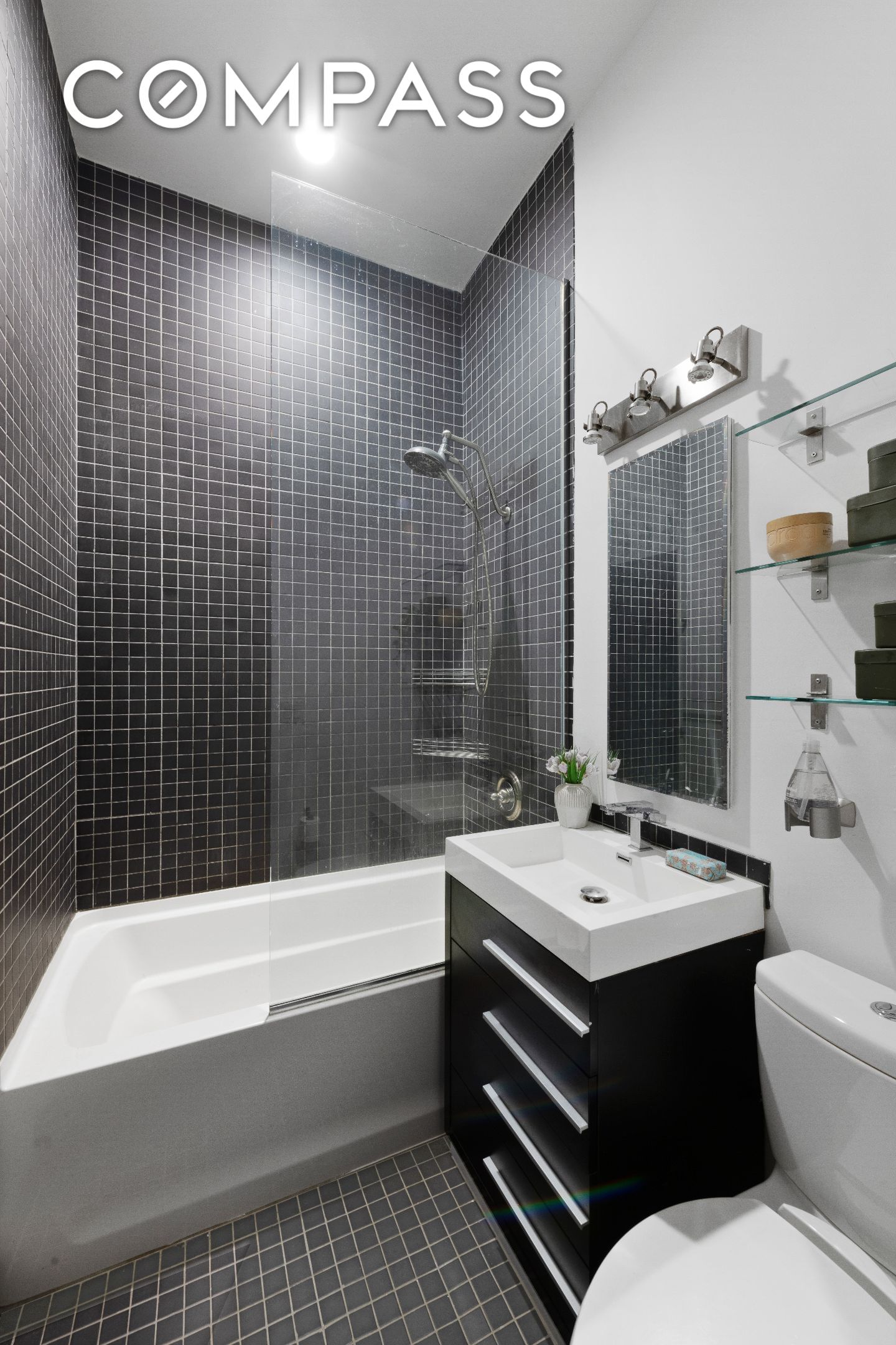 Real estate property located at 689 Fort Washington #2M, New York, Hudson Heights, New York City, NY
