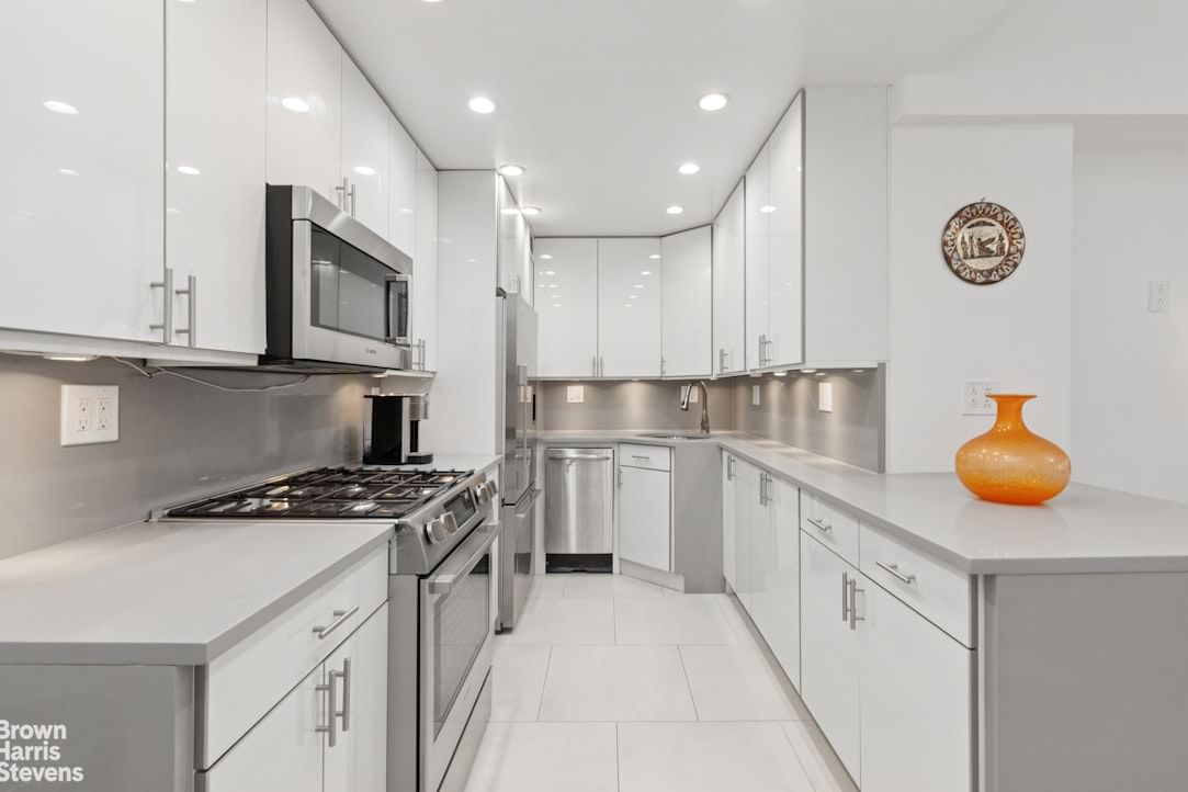 Real estate property located at 305 40TH #18H, New York, Murray Hill, New York City, NY