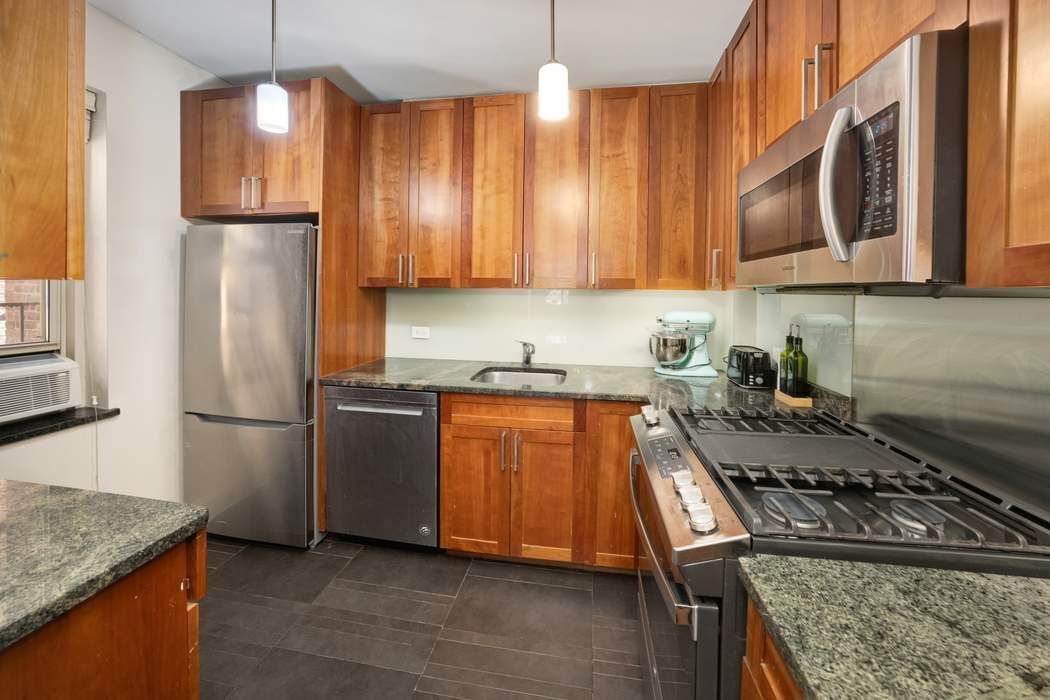Real estate property located at 520 90th #3A, New York, Yorkville, New York City, NY