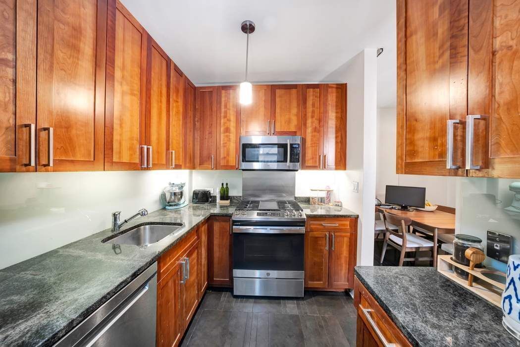 Real estate property located at 520 90th #3A, New York, Yorkville, New York City, NY