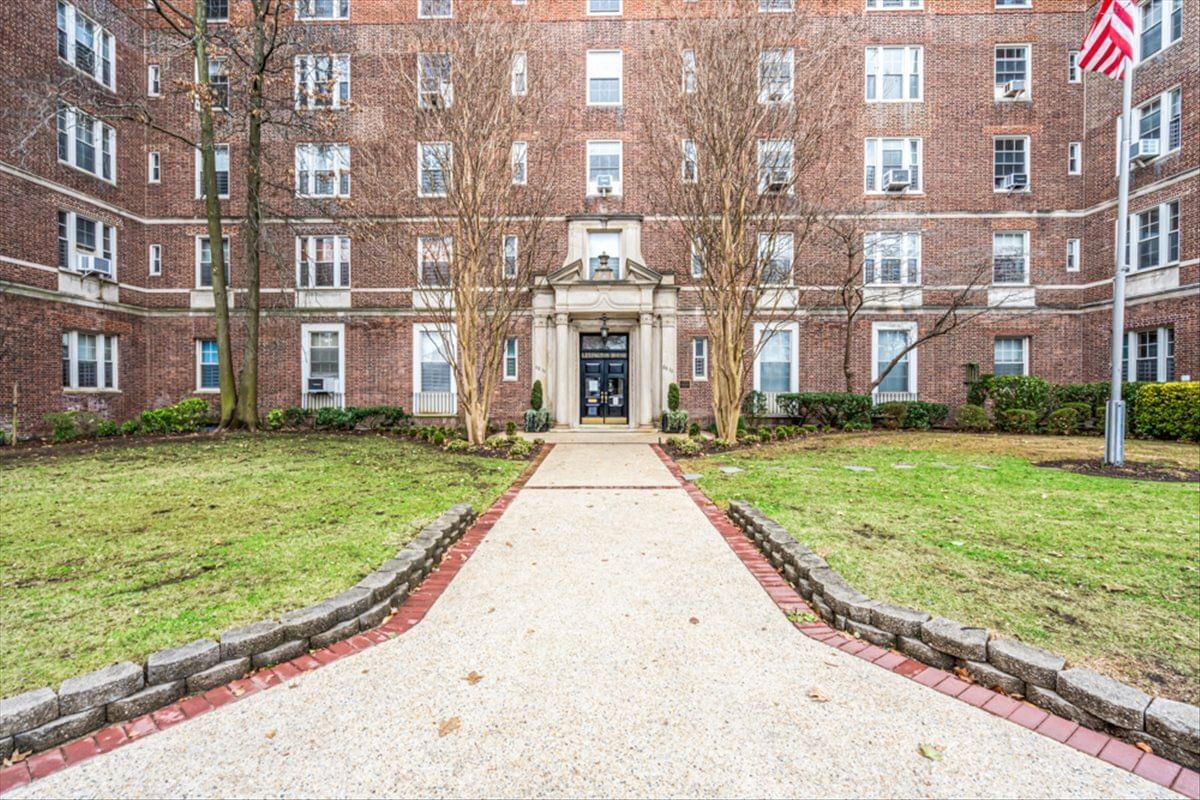 Real estate property located at 68-10 108th #2F, Queens, Forest Hills, New York City, NY