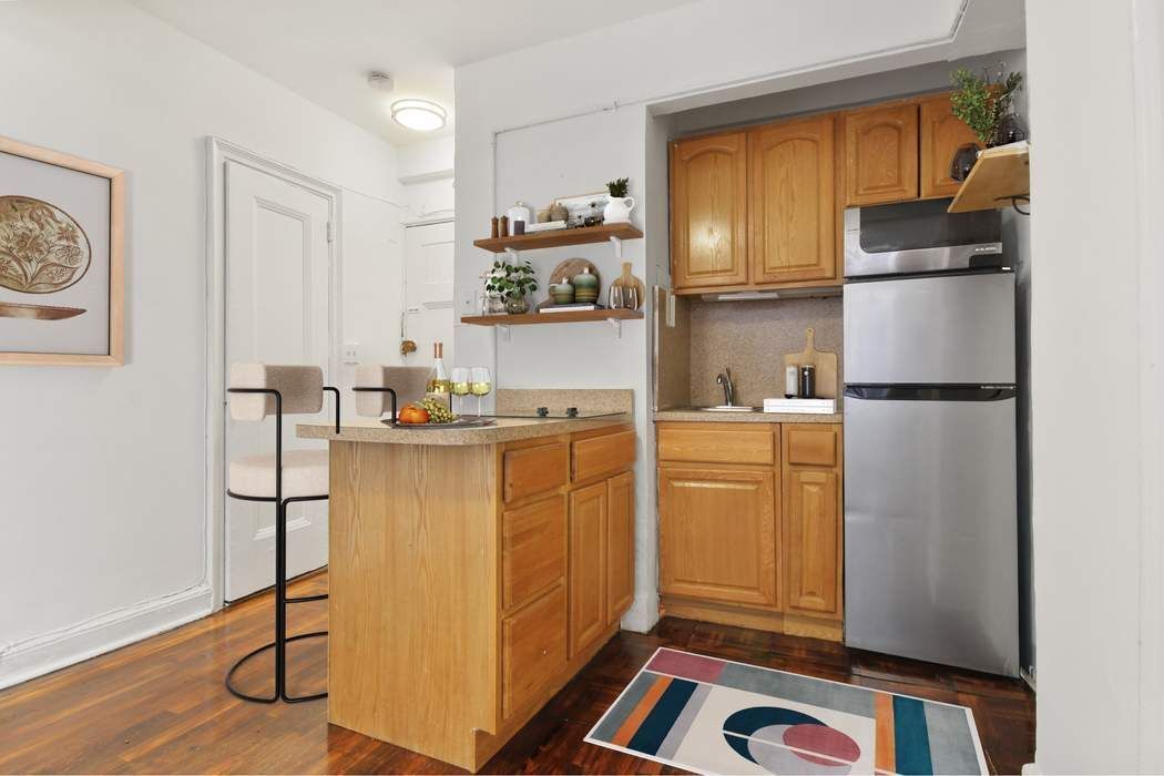 Real estate property located at 5 Tudor City #1818, New York, Tudor City, New York City, NY