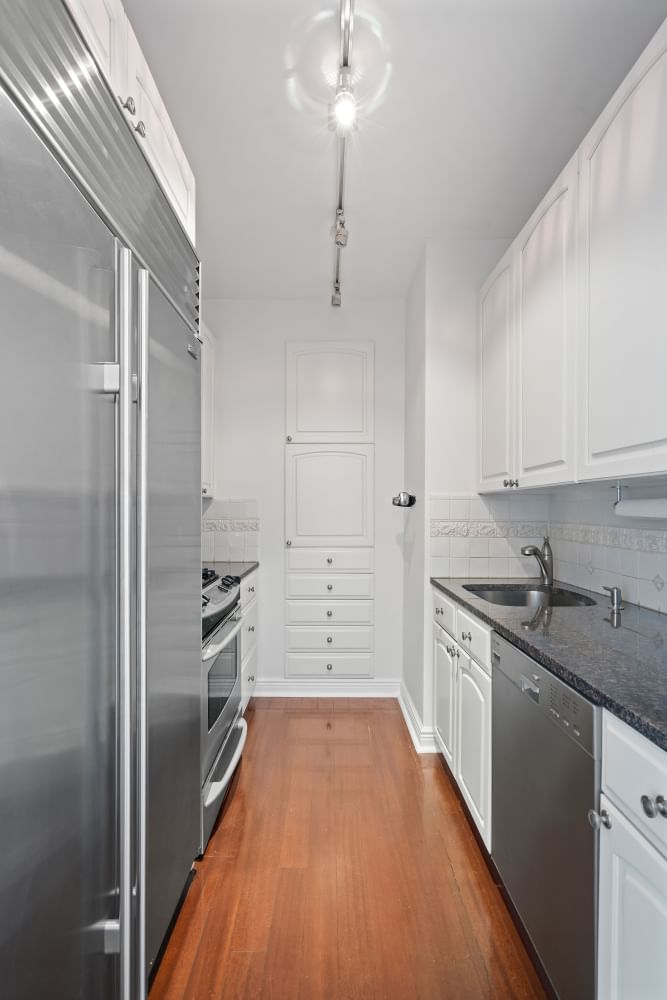 Real estate property located at 200 69TH #29B, New York, Lenox Hill, New York City, NY