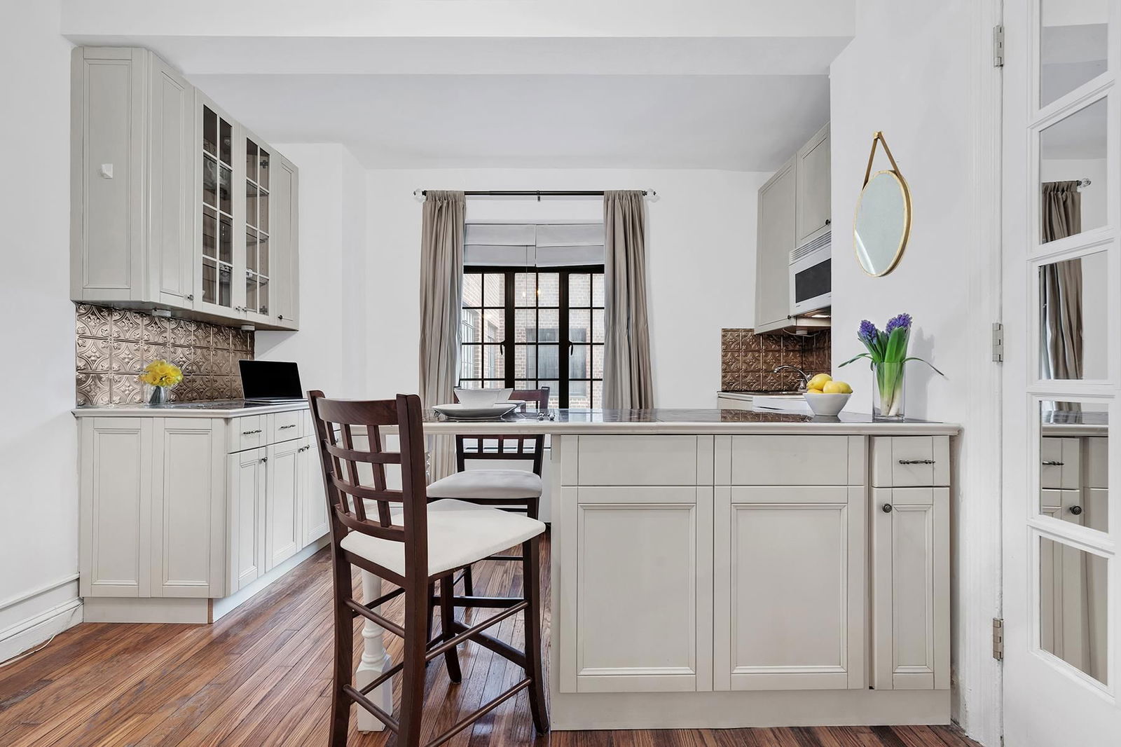 Real estate property located at 25 Tudor City #1014, New York, Tudor City, New York City, NY