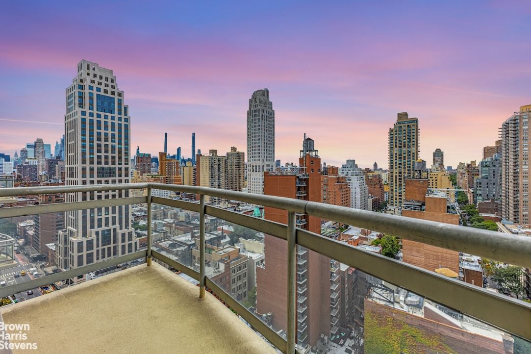 Real estate property located at 300 85TH #2202, New York, Yorkville, New York City, NY
