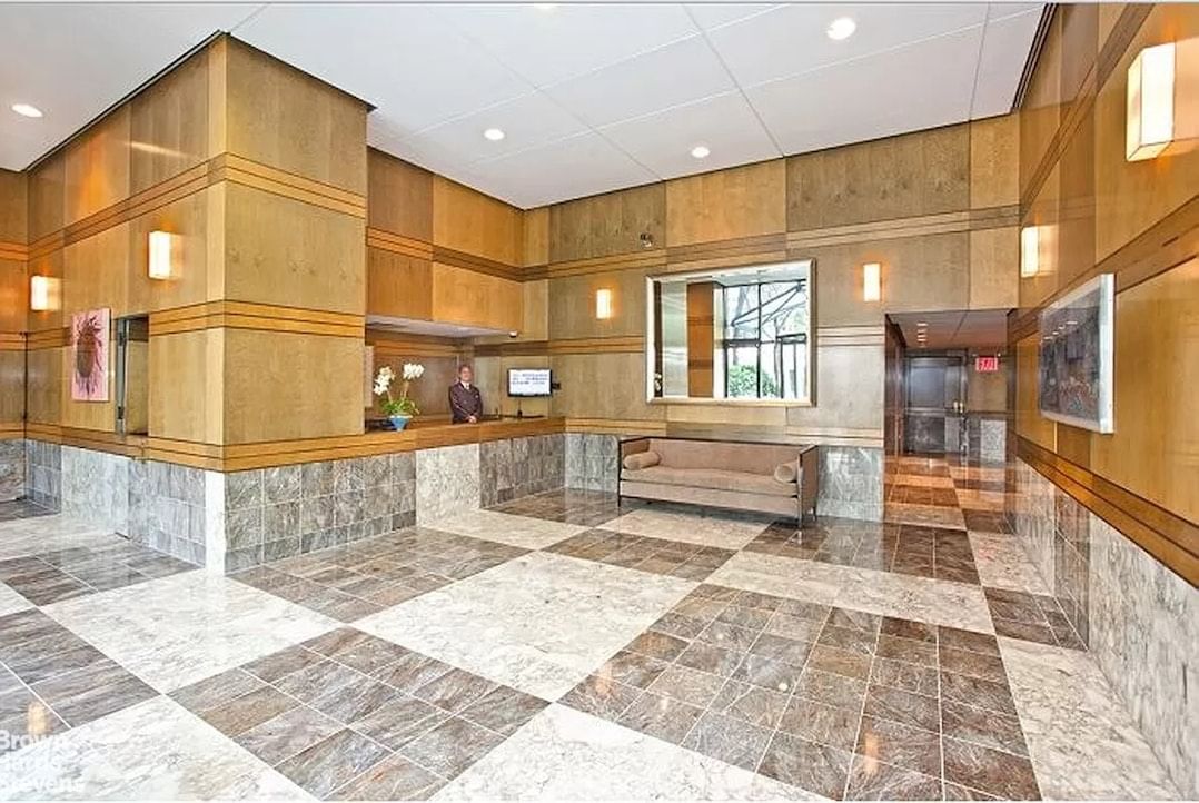 Real estate property located at 300 85TH #2202, New York, Yorkville, New York City, NY