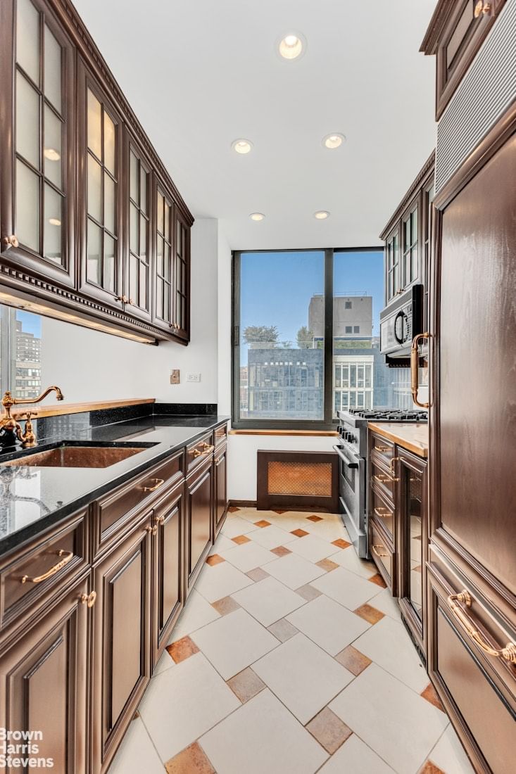Real estate property located at 300 85TH #2202, New York, Yorkville, New York City, NY