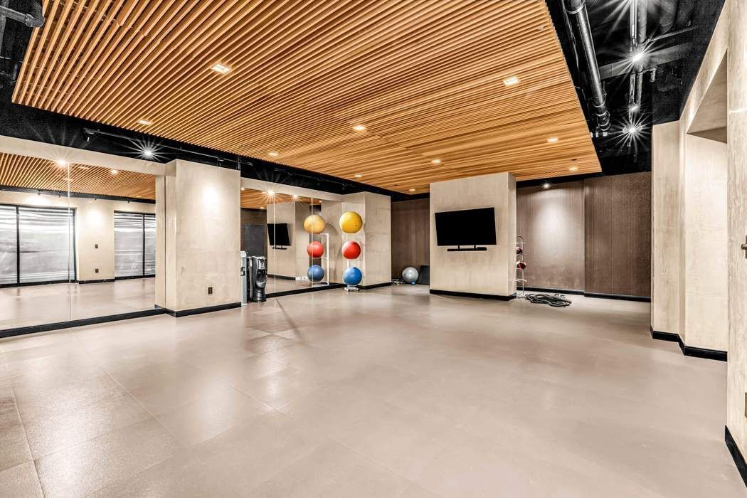 Real estate property located at 300 64th #17C, New York, Lenox Hill, New York City, NY
