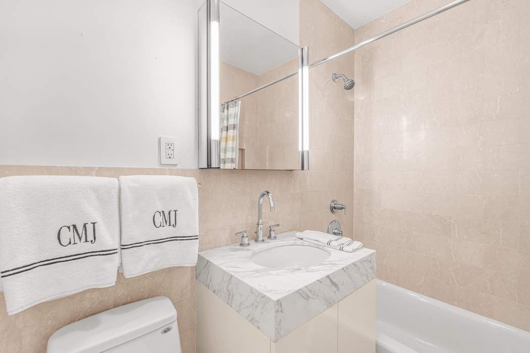 Real estate property located at 300 64th #17C, New York, Lenox Hill, New York City, NY