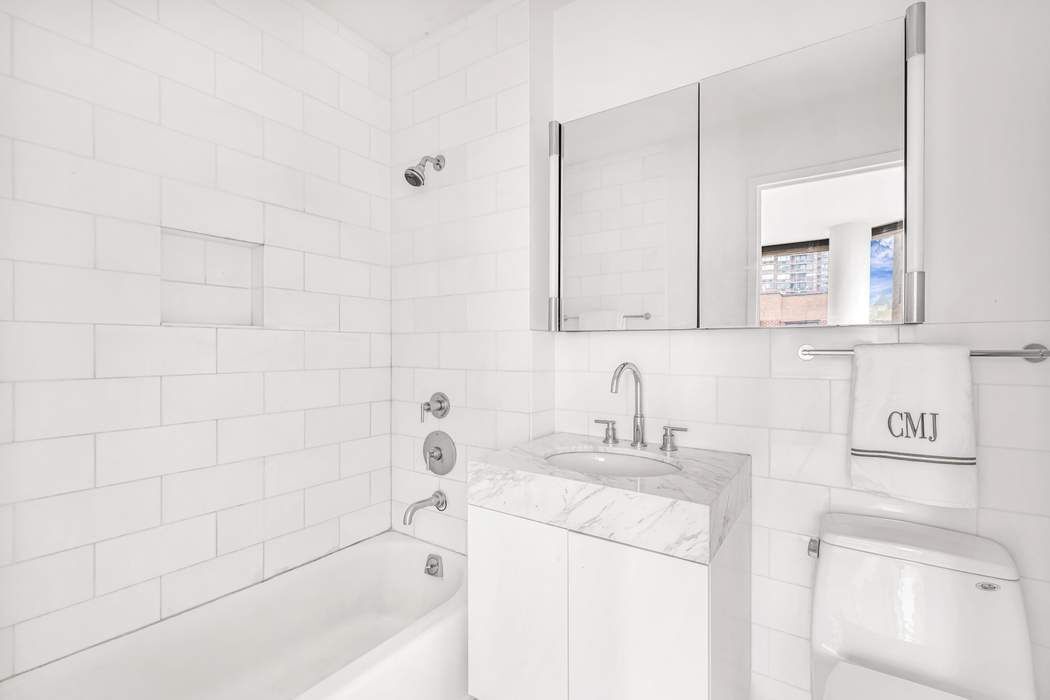 Real estate property located at 300 64th #17C, New York, Lenox Hill, New York City, NY