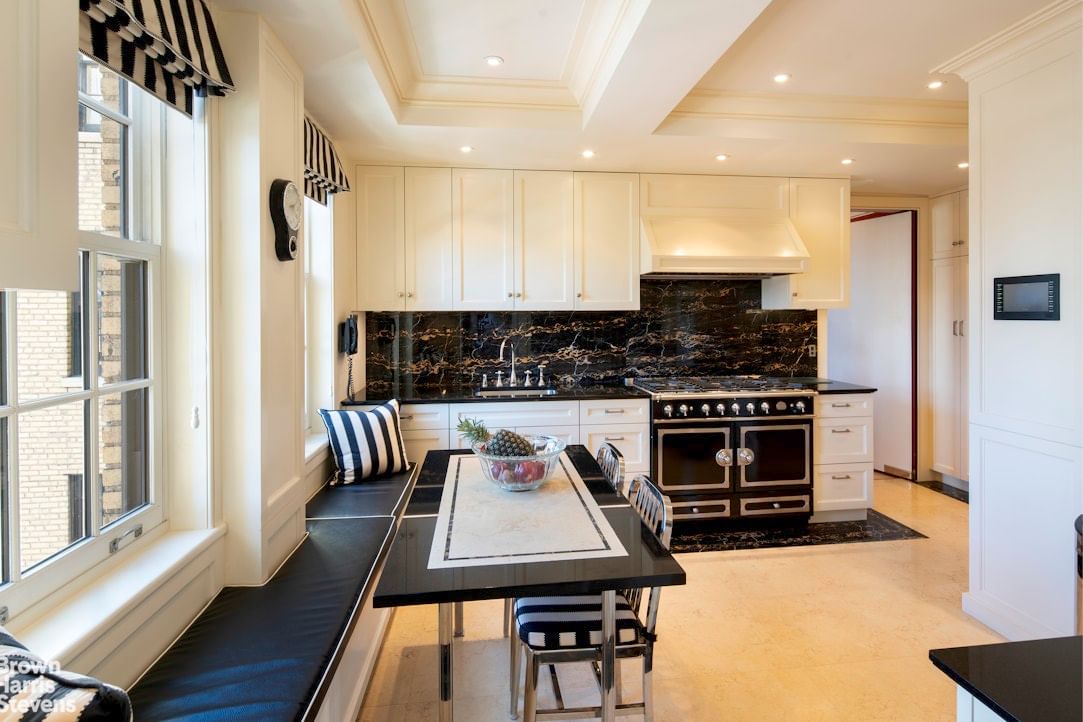 Real estate property located at 30 72ND #11THFL, New York, Lenox Hill, New York City, NY