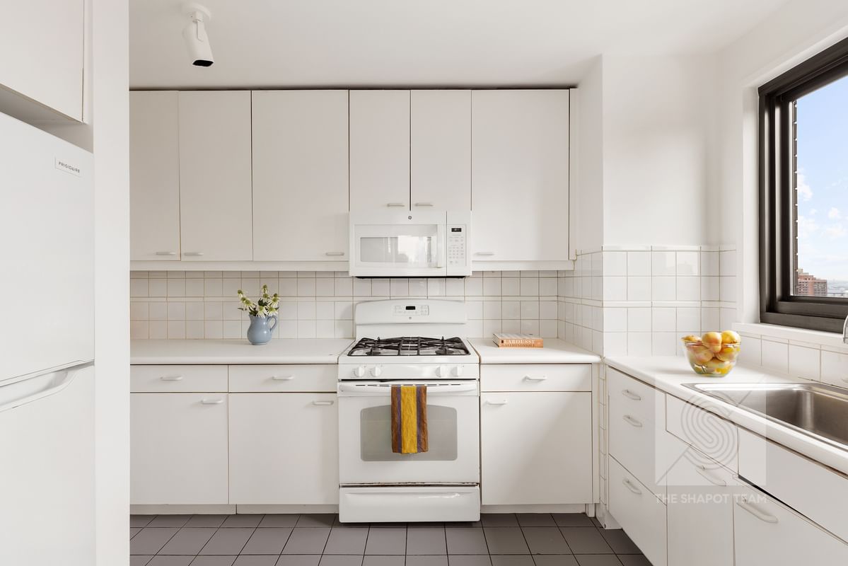 Real estate property located at 50 89th #28E, New York, Carnegie Hill, New York City, NY