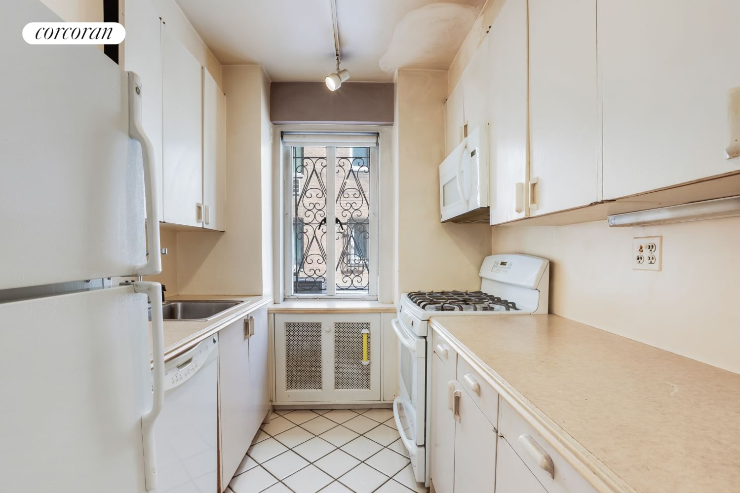 Real estate property located at 135 71ST #2D, New York, Lenox Hill, New York City, NY