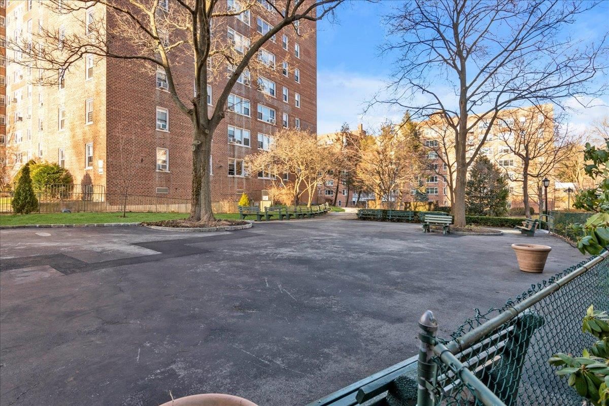 Real estate property located at 80 Knolls #8-L, Bronx, Spuyten Duyvil, New York City, NY