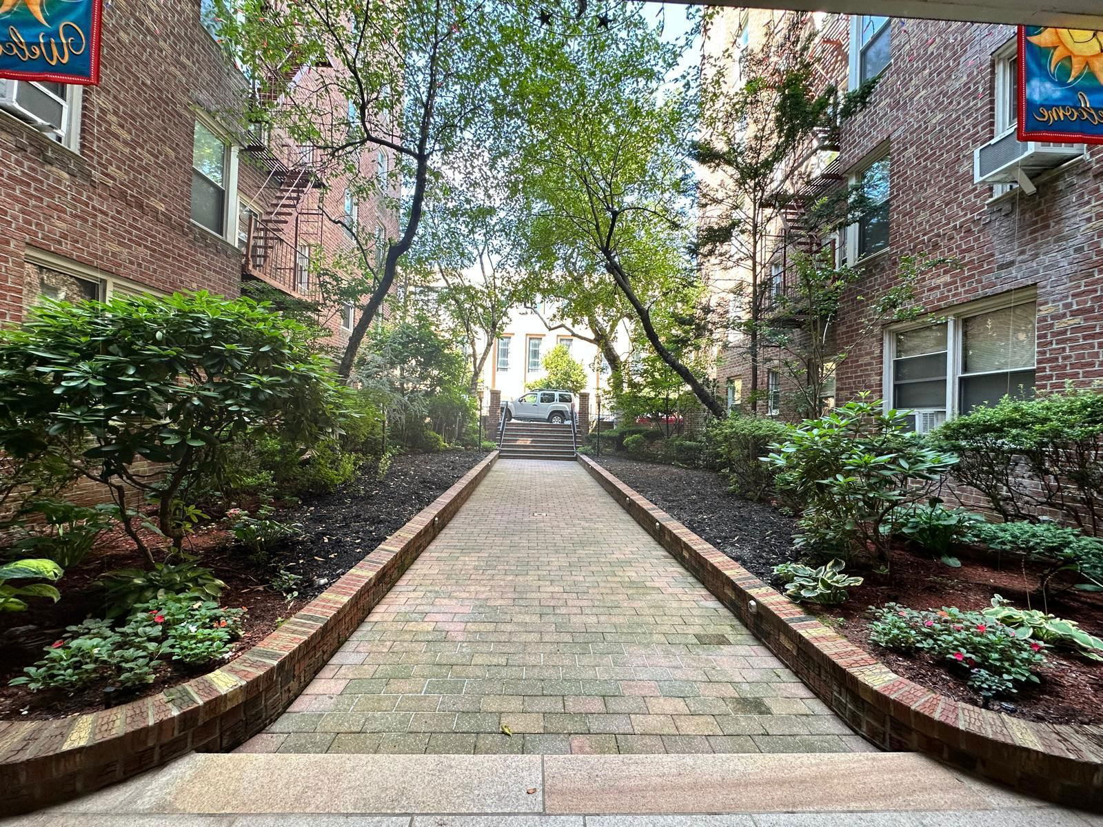 Real estate property located at 9707 4th #4R, Kings, Fort Hamilton, New York City, NY