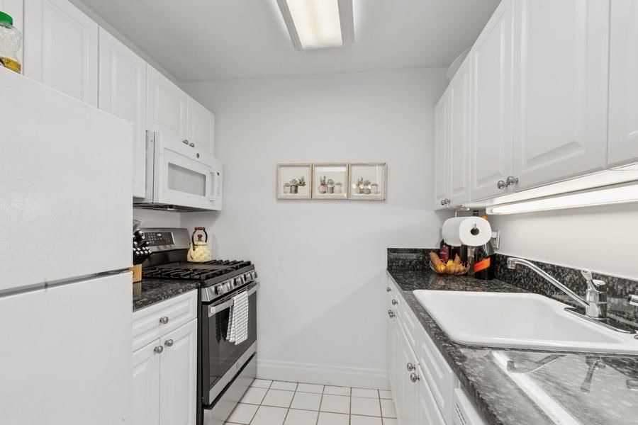 Real estate property located at 404 76th #4-O, New York, Upper East Side, New York City, NY
