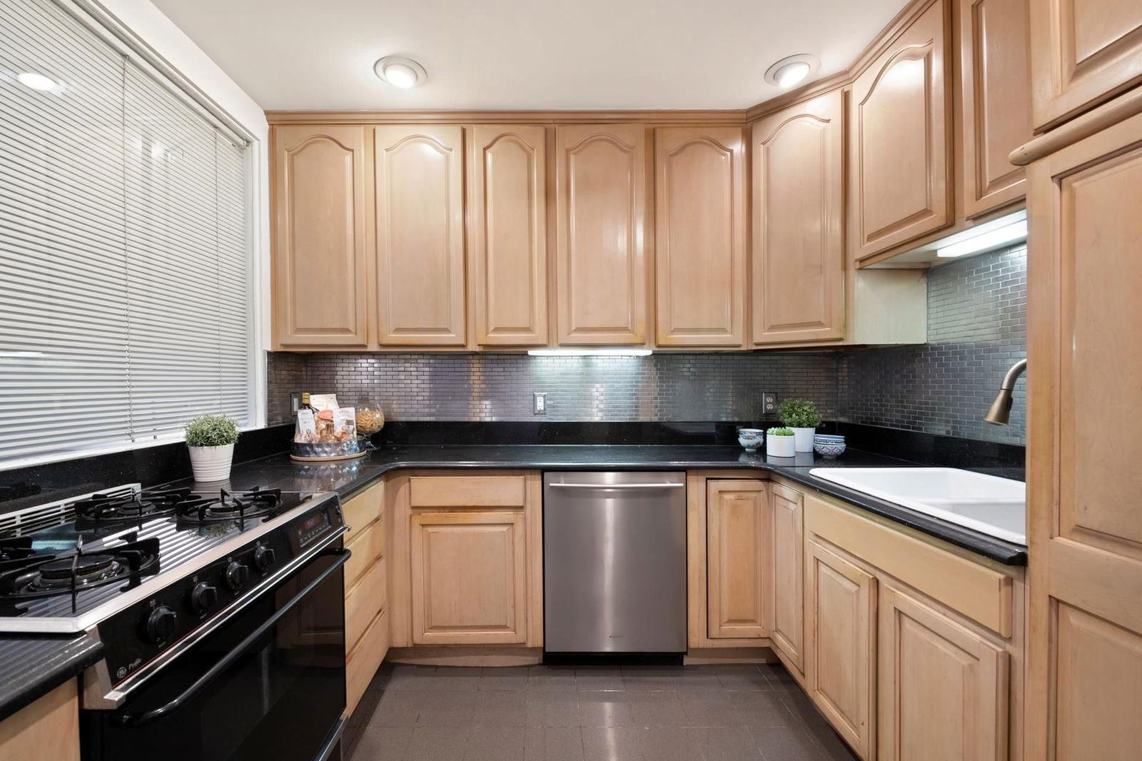 Real estate property located at 16 16TH #1DS, New York, Flatiron, New York City, NY