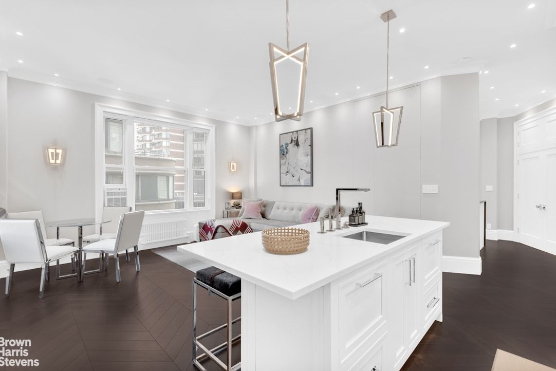 Real estate property located at 140 69TH #812, New York, Lincoln Square, New York City, NY