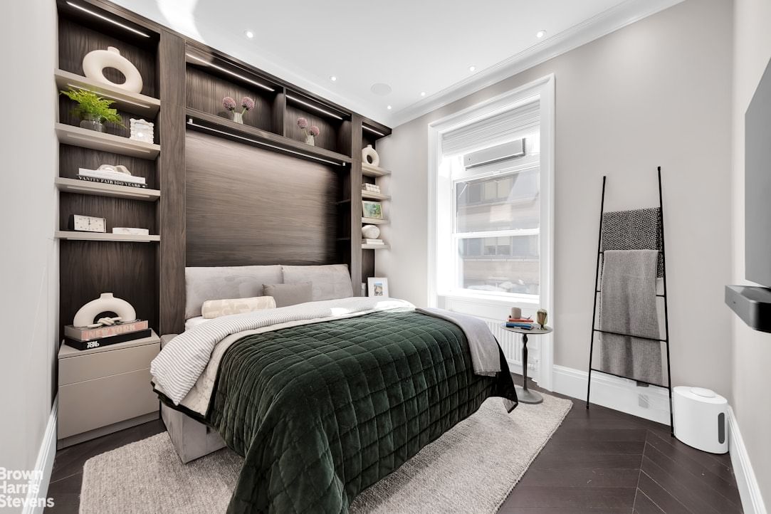 Real estate property located at 140 69TH #812, New York, Lincoln Square, New York City, NY