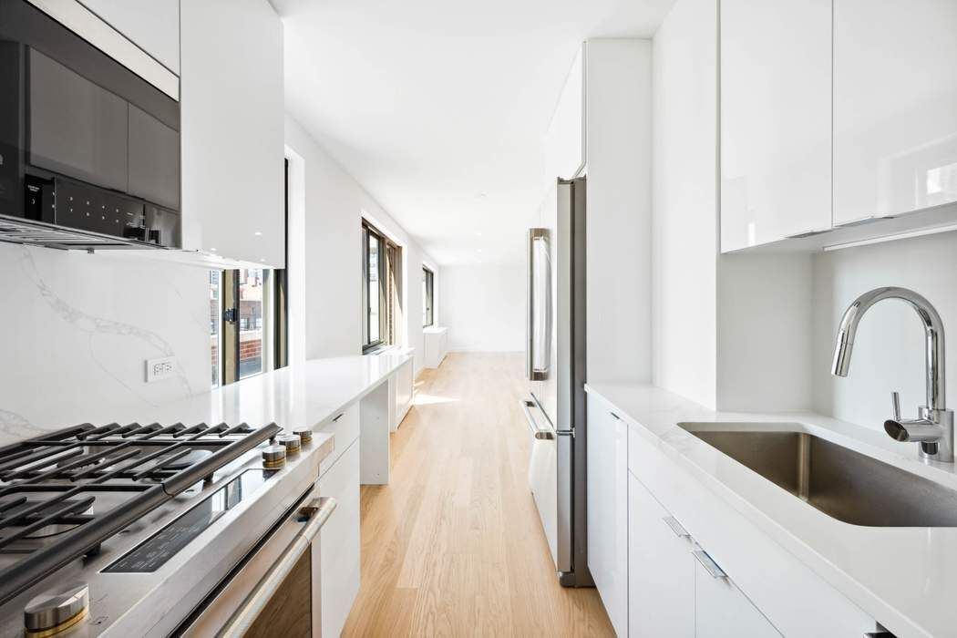 Real estate property located at 420 64th EPHE, New York, Lenox Hill, New York City, NY
