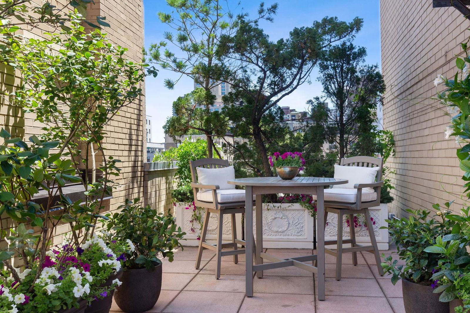 Real estate property located at 1050 5TH #17B, New York, Carnegie Hill, New York City, NY
