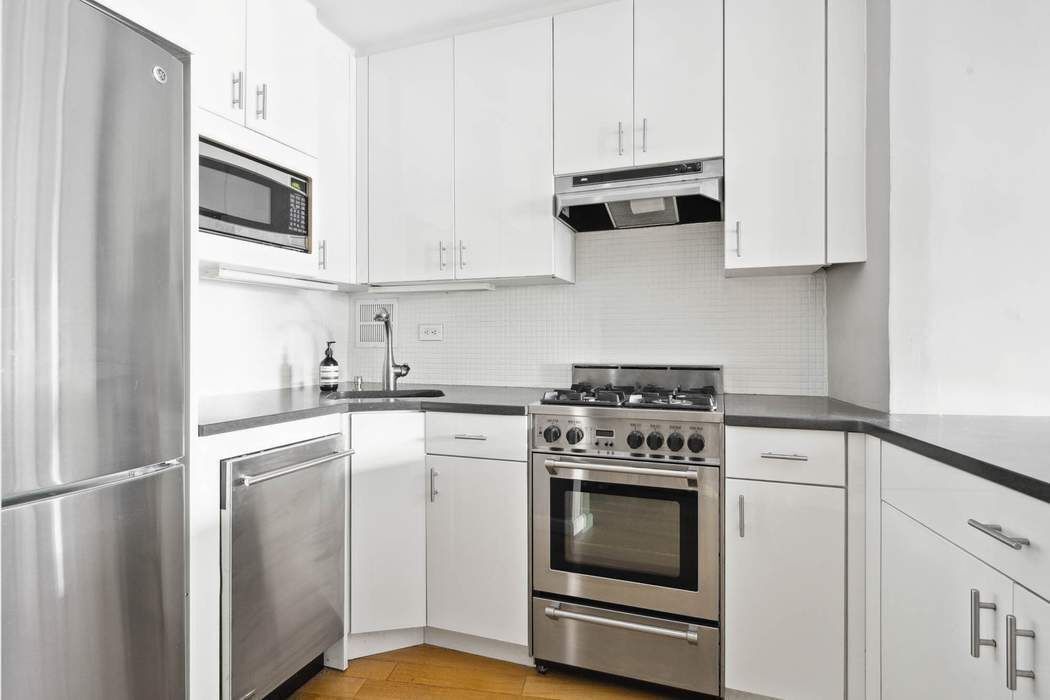 Real estate property located at 2 Charlton #4B, New York, Hudson Square, New York City, NY