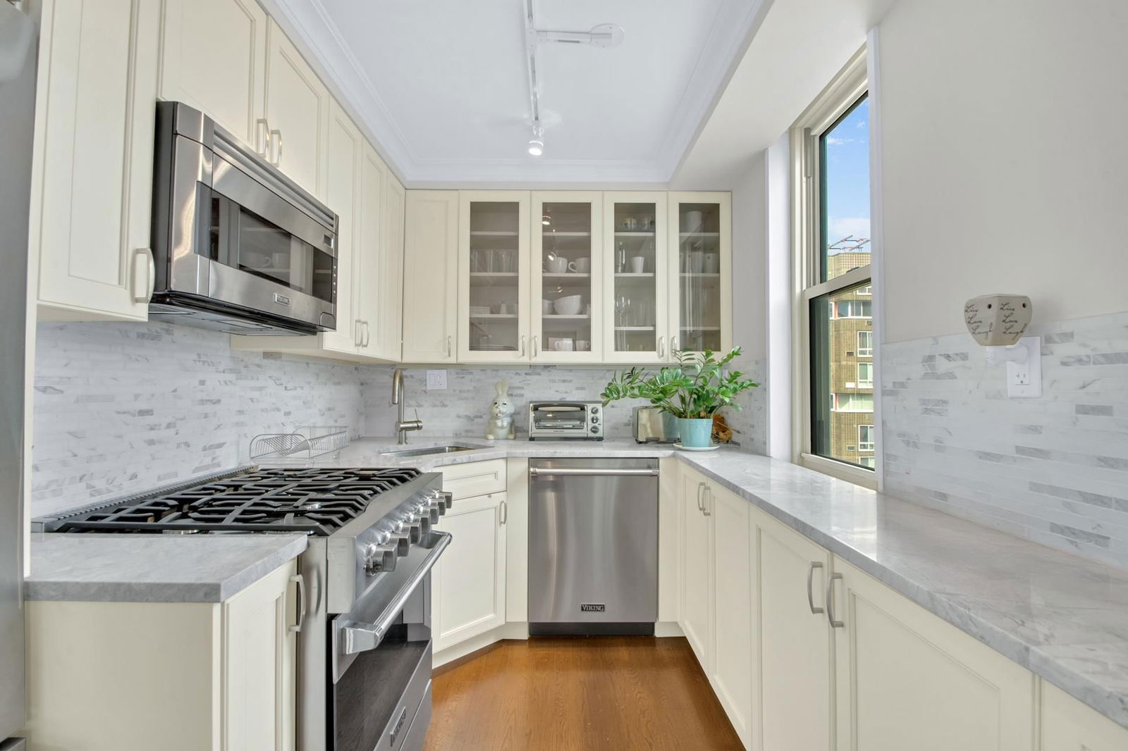 Real estate property located at 575 MAIN #1611, New York, Roosevelt Island, New York City, NY