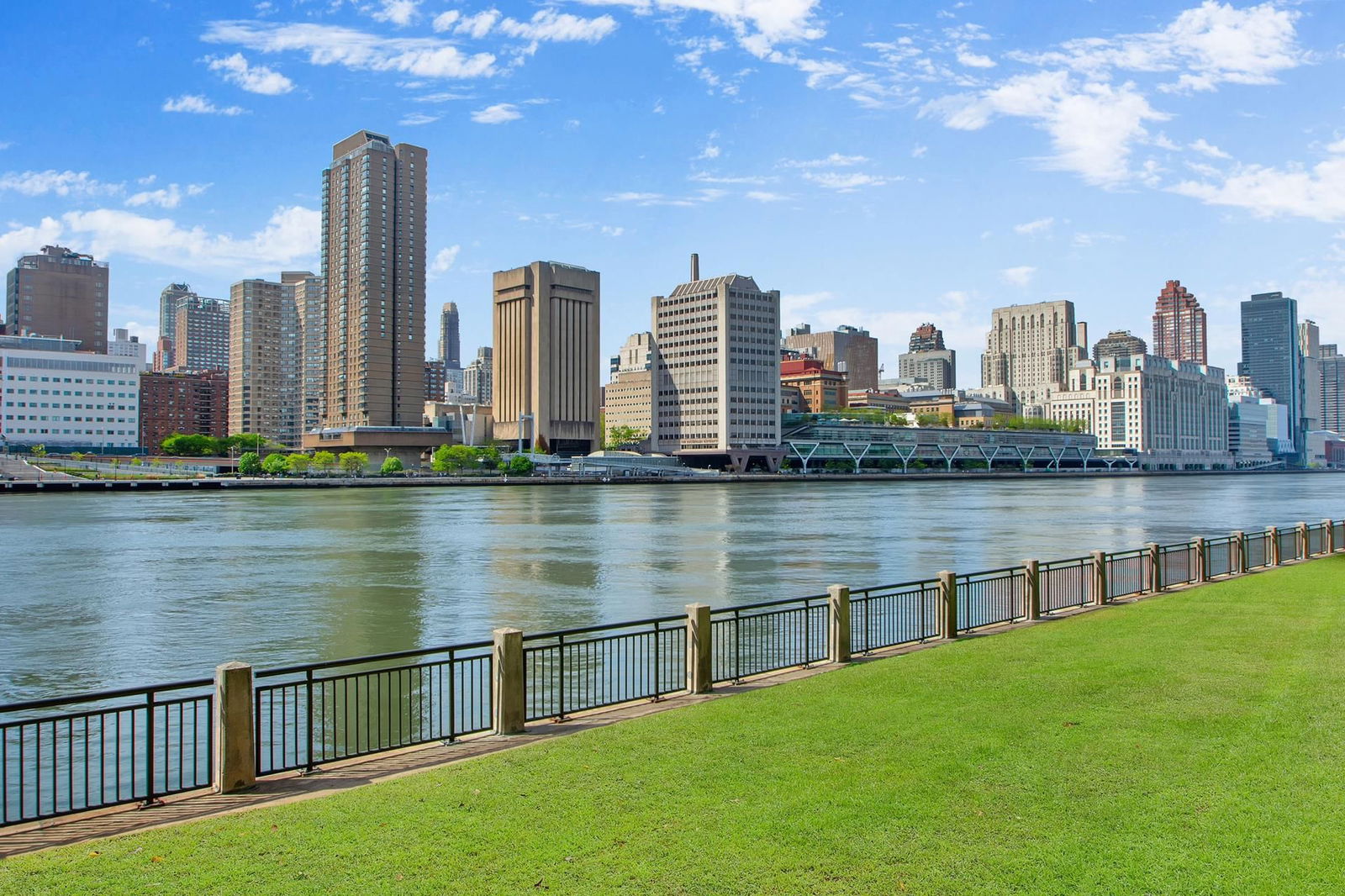 Real estate property located at 575 MAIN #1611, New York, Roosevelt Island, New York City, NY